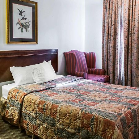 Econo Lodge Eagle Nest Dış mekan fotoğraf