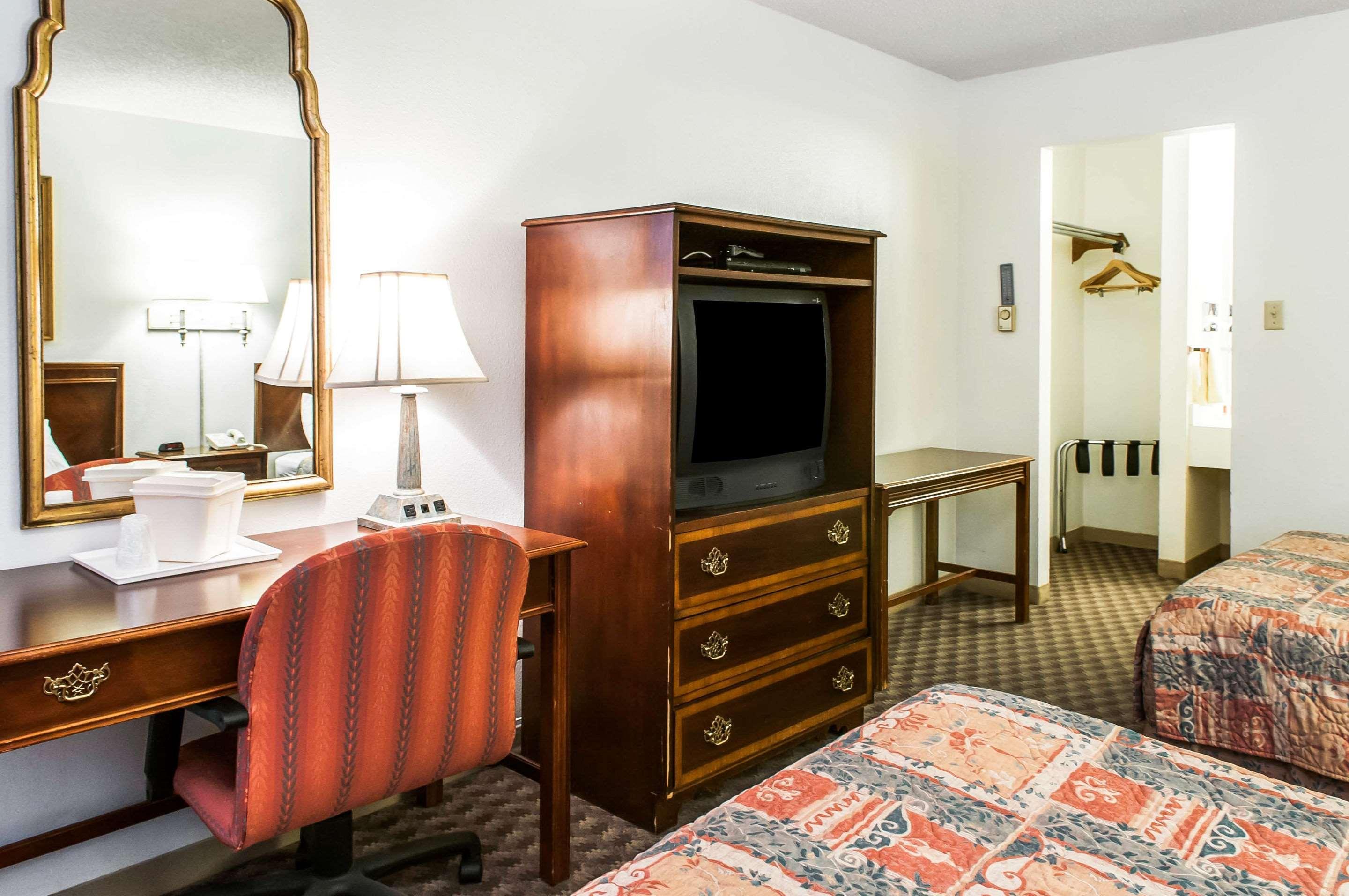 Econo Lodge Eagle Nest Dış mekan fotoğraf