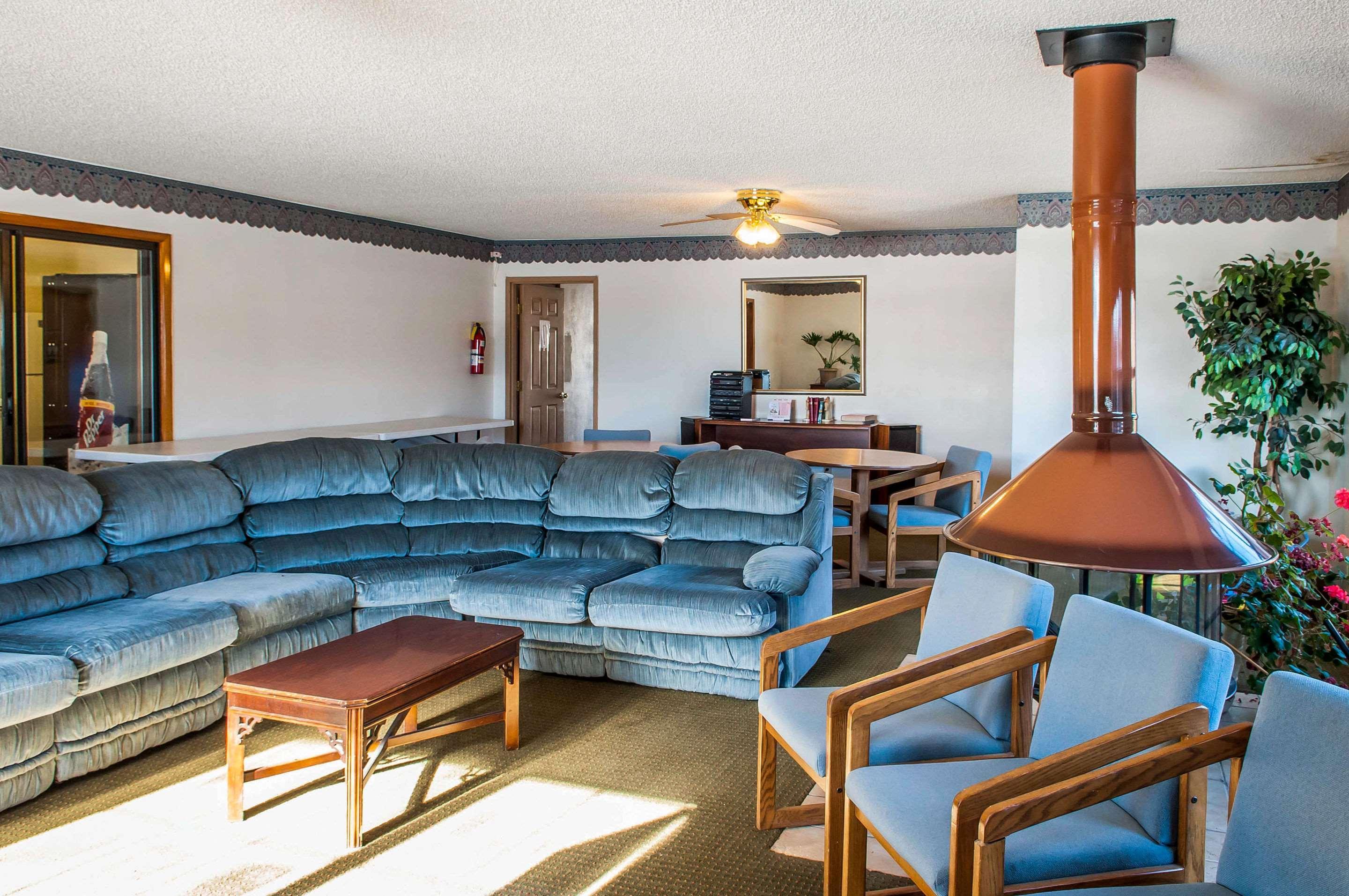 Econo Lodge Eagle Nest Dış mekan fotoğraf