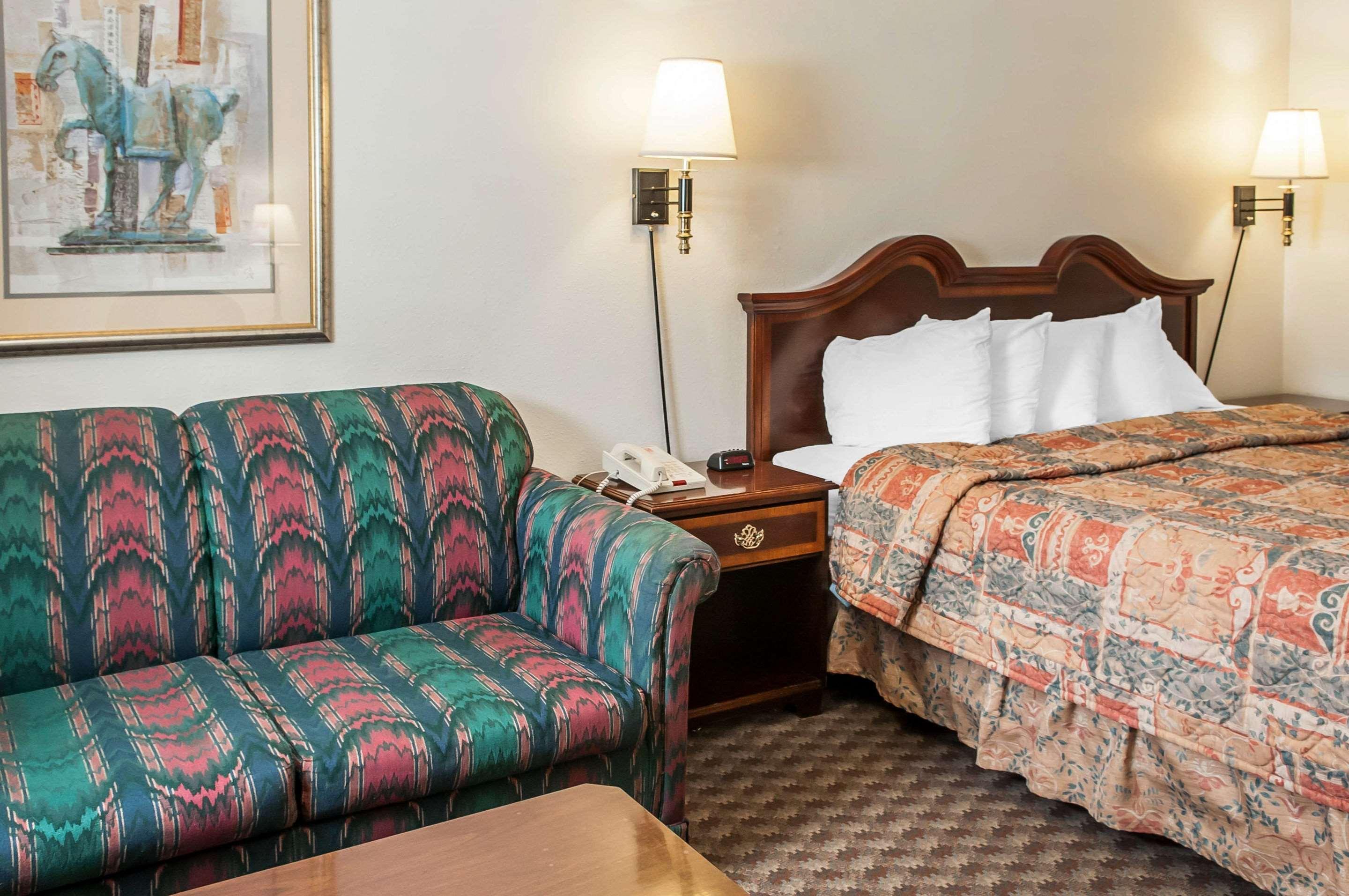 Econo Lodge Eagle Nest Dış mekan fotoğraf