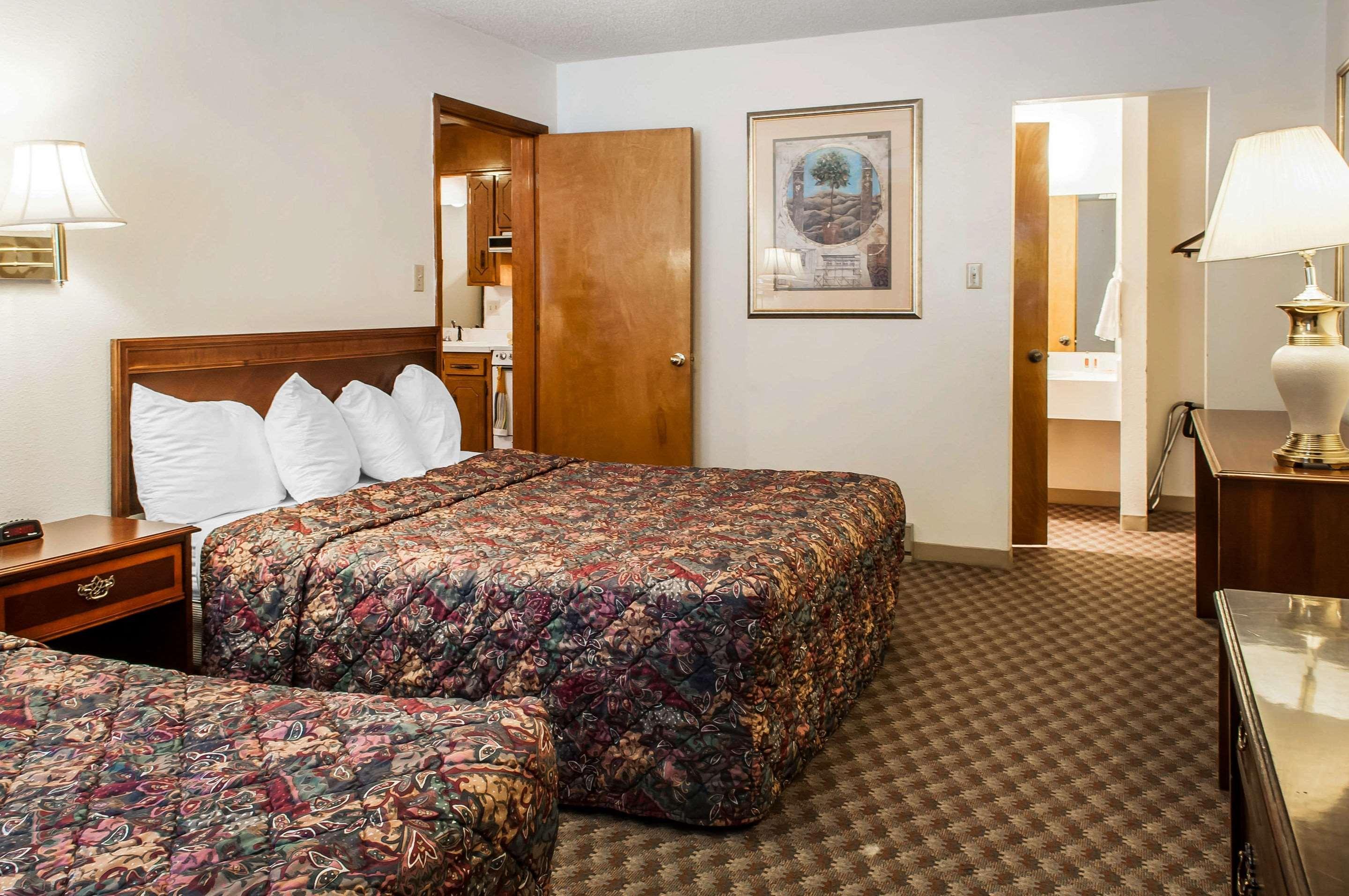 Econo Lodge Eagle Nest Dış mekan fotoğraf