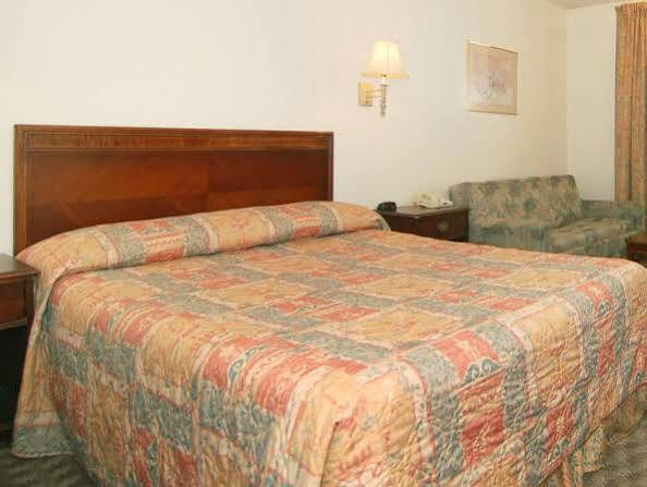 Econo Lodge Eagle Nest Dış mekan fotoğraf